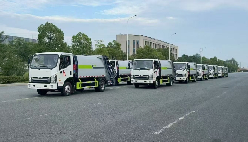 青海地區批量采購的12臺福田5-6立方壓縮式垃圾車(chē)