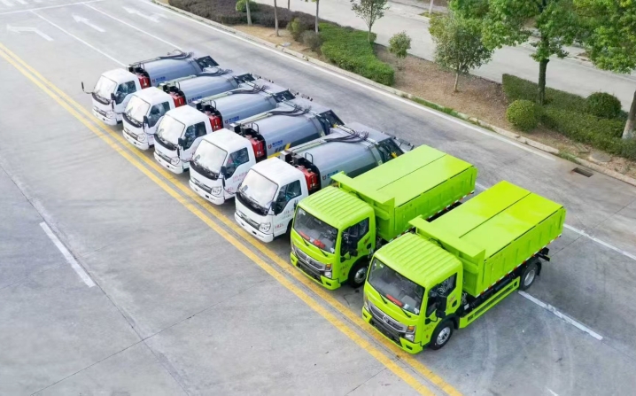 小型壓縮垃圾車(chē)批量發(fā)往甘肅