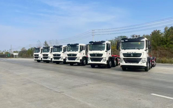 重汽前四后八勾臂垃圾車(chē)批量發(fā)車(chē)及產(chǎn)品介紹